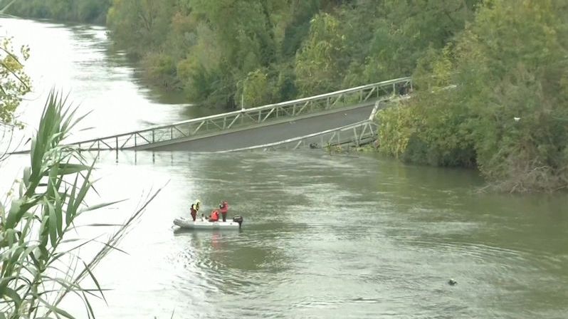 Na 40tunové auto nebyl most ve Francii stavěný, zřícení má už dvě oběti
