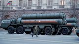 Indie zaplatila Rusku zálohu za protiraketový systém S-400. Riskuje tím sankce od USA
