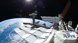 Astronauti jsou na další procházce na oběžné dráze