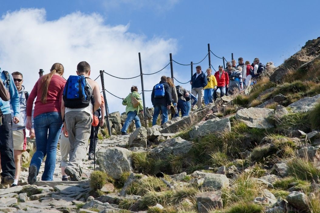 Naše nejvyšší hory navštíví ročně bezmála čtyři miliony turistů.
