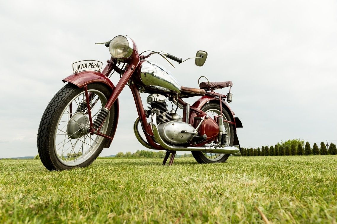 Jawa „Pérák” patří k nejznámějším motocyklům značky.