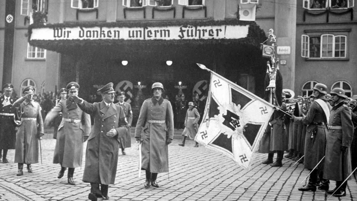 Adolf Hitler v Liberci v listopadu 1938. Ilustrační foto