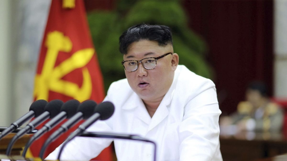 Kim Čong-un na plenárním zasedání Korejské strany práce