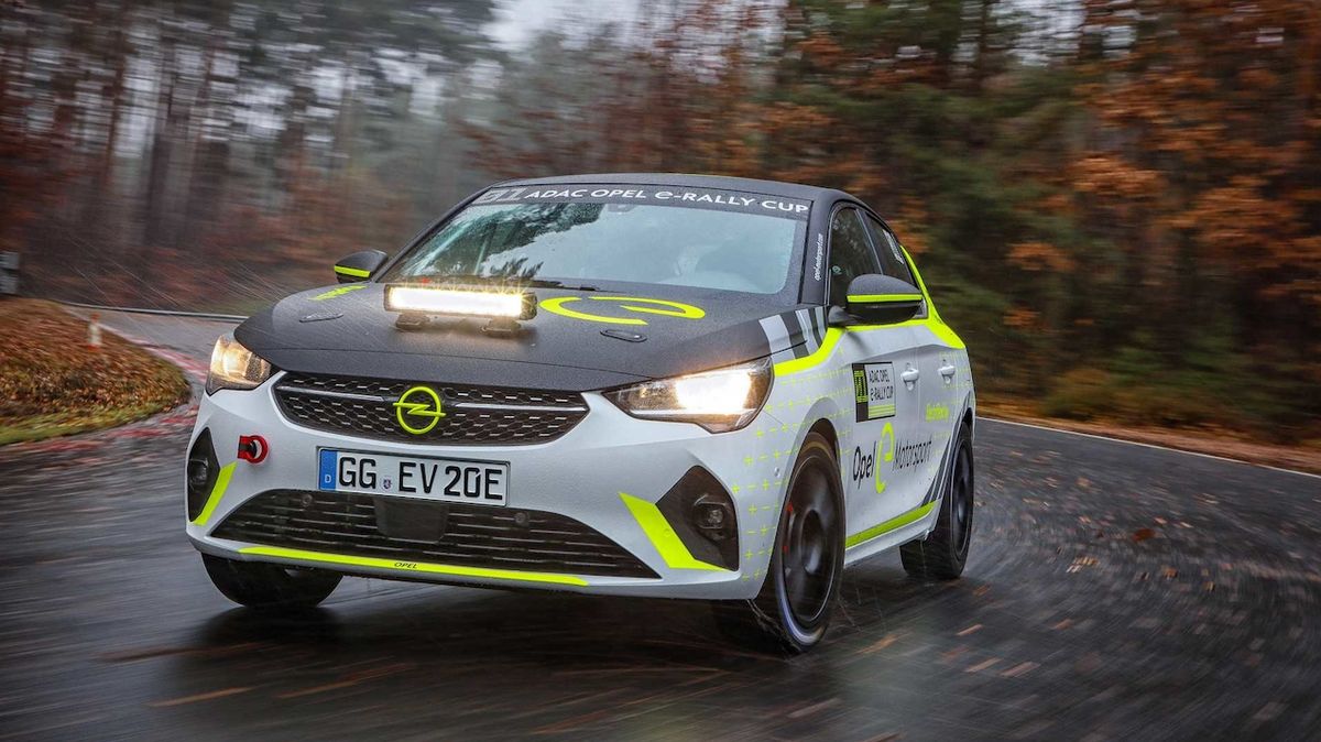 Opel testuje rally auto do zásuvky