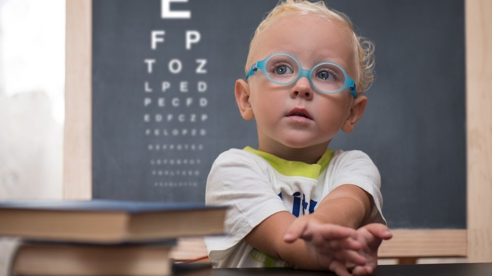 Přibývá dětí s očními vadami, tablety ani chytré telefony za to nemohou