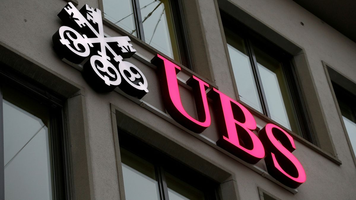 Švýcarská banka UBS zvýšila zisk, zasáhl ji ale pád fondu Archegos