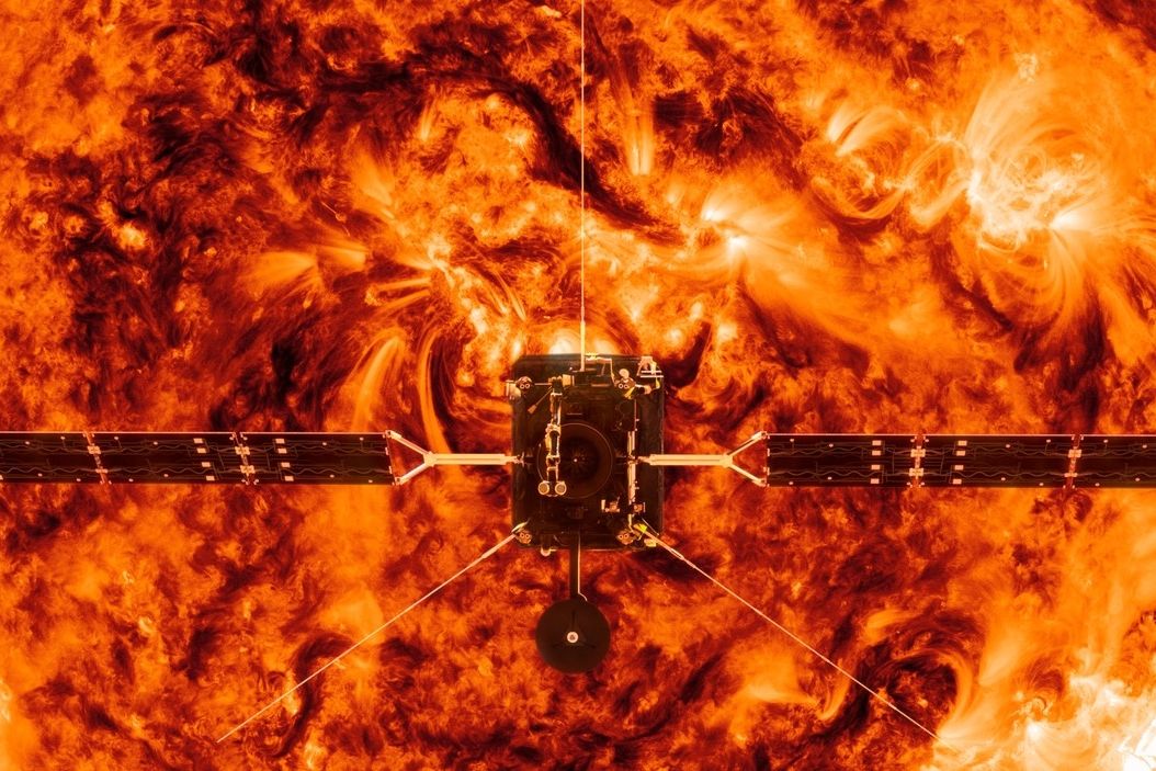 Ilustrace sondy Solar Orbiter u Slunce