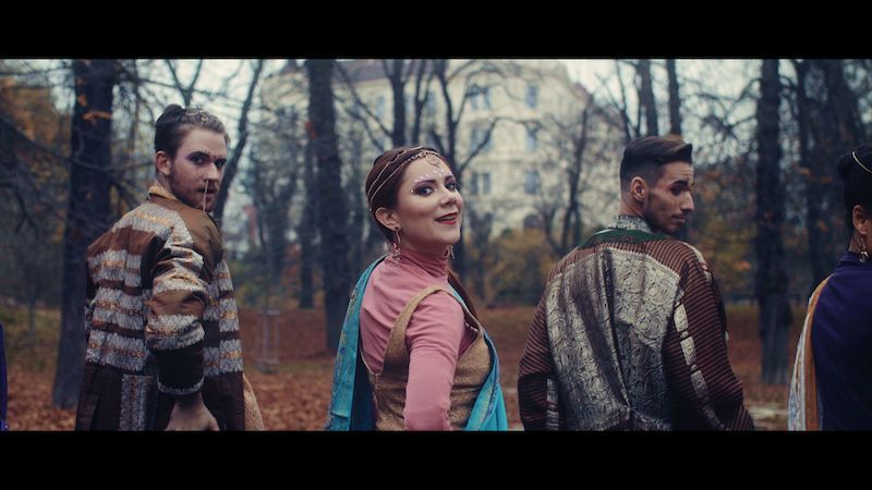 Ivana Korolová oznamuje vydání debutové desky klipem k písni Paleo