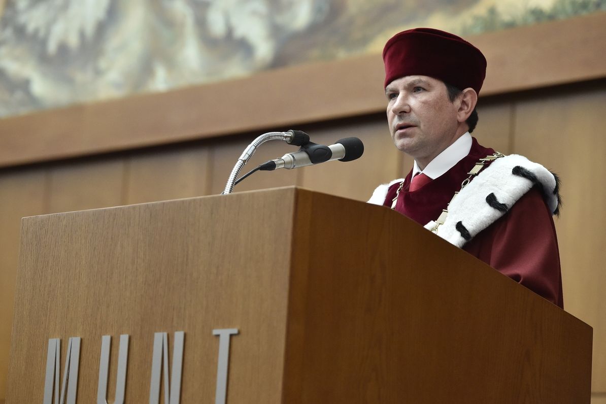 Neurolog a nový rektor Masarykovy univerzity Martin Bareš při svém inauguračním projevu 16. října v Brně.