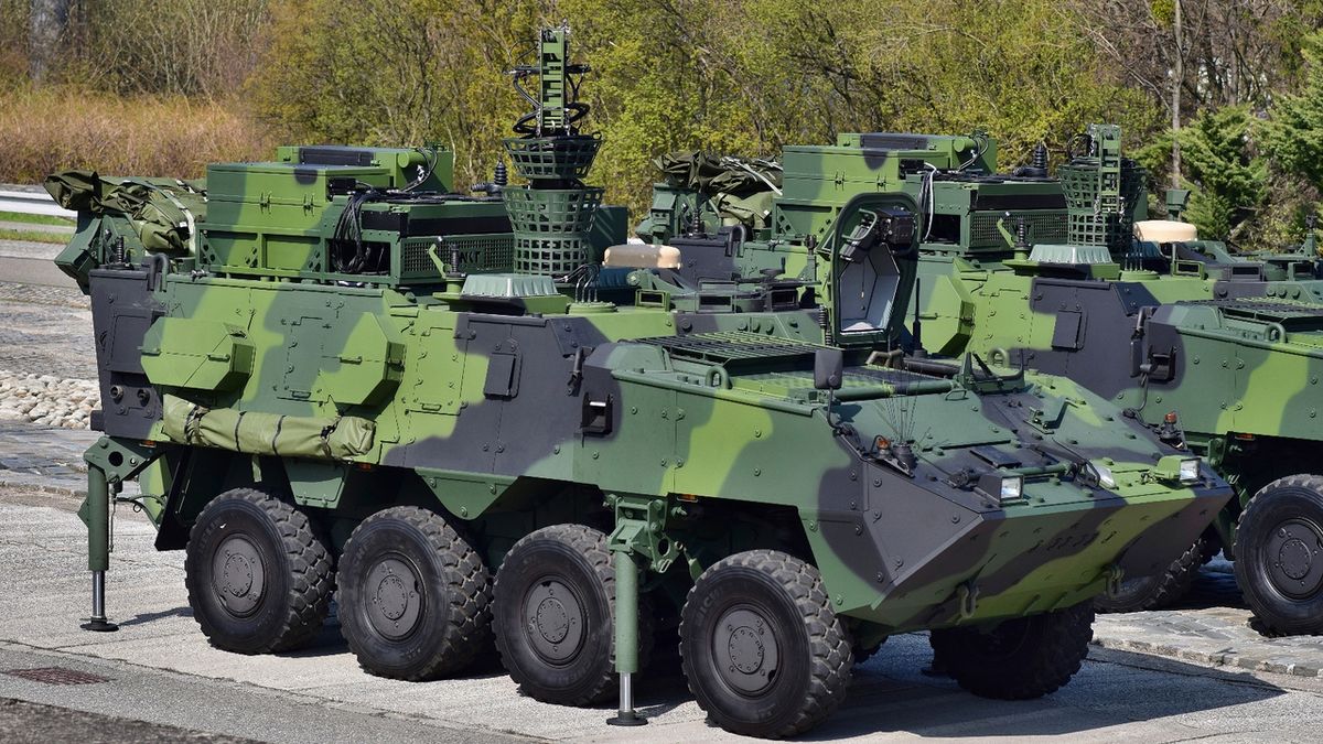 Společnost TDV dodala armádě dva spojovací a dva velitelsko-štábní obrněné vozy.