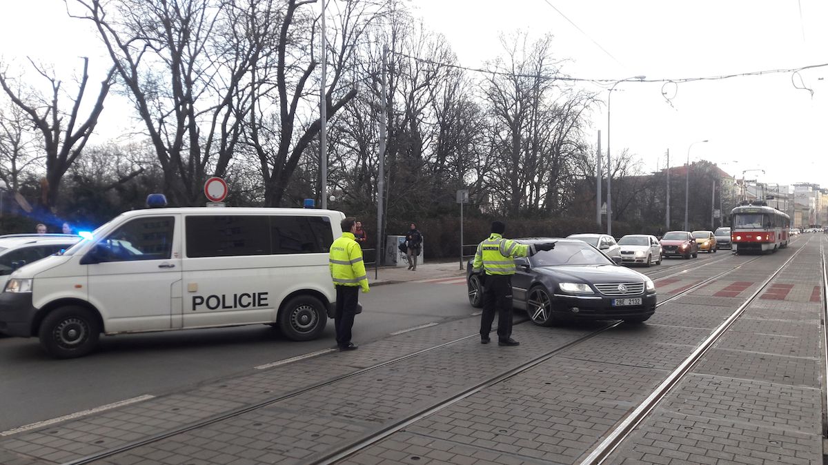 Policie uzavřela kvůli ozbrojenému muži část Brna okolo ulice Lidická. 