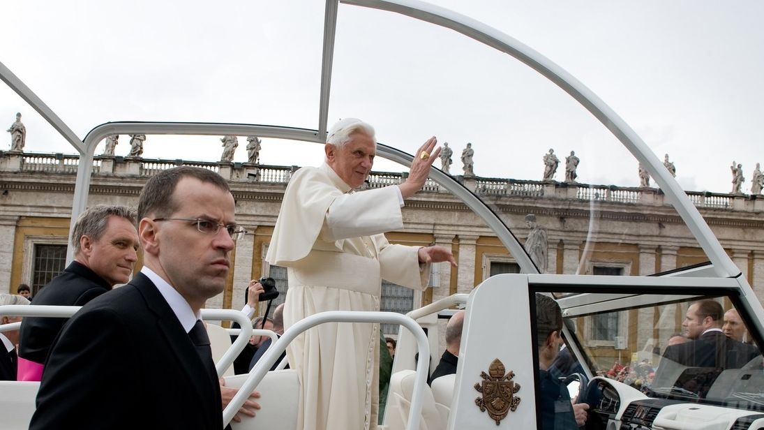 Papež Benedikt XVI. roku 2006 nařídil Macielovi, aby odešel do důchodu a věnoval se pokání.