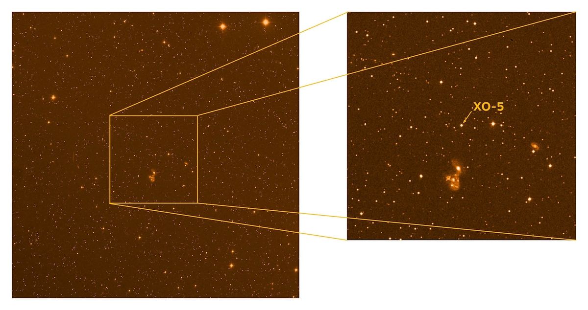 Jak je hvězda vidět při pohledu deseticentimetrovým dalekohledem (vlevo, vpravo je bližší výřez).