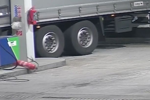 Řidič kamionu zdemoloval benzínku na Prostějovsku
