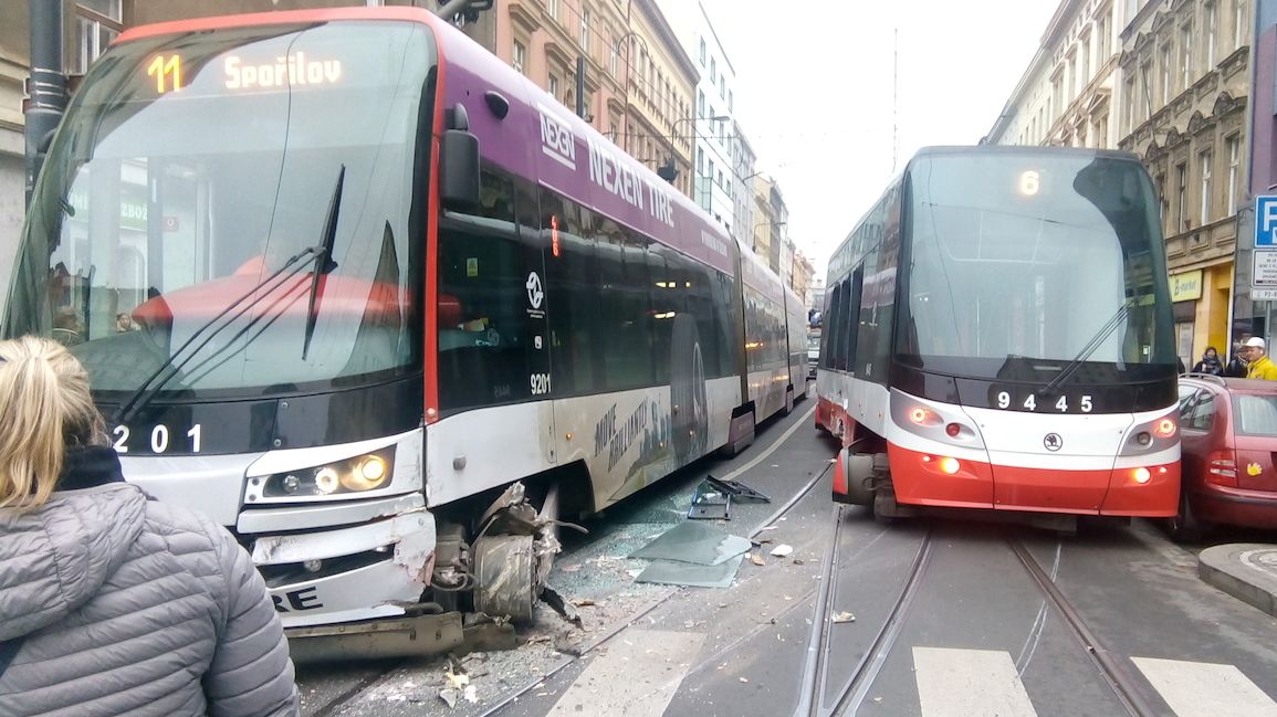 Nehoda tramvají na Vinohradech