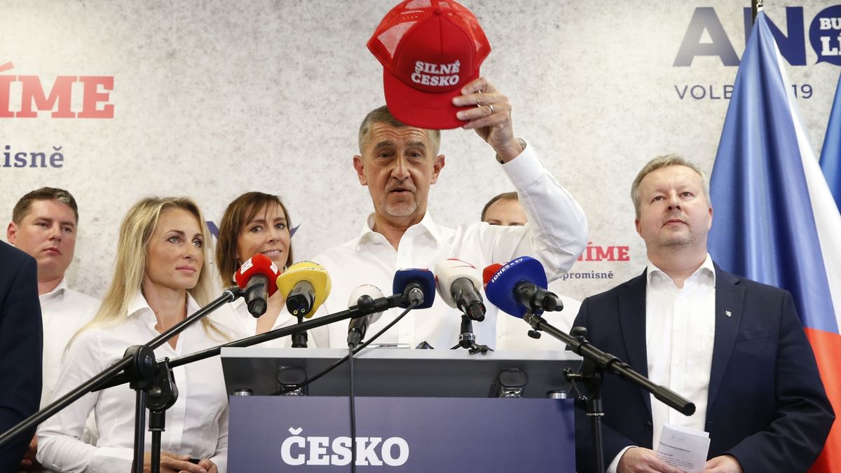 Americká cla jsou šílená, není tam demokracie, otáčí trumpista Babiš