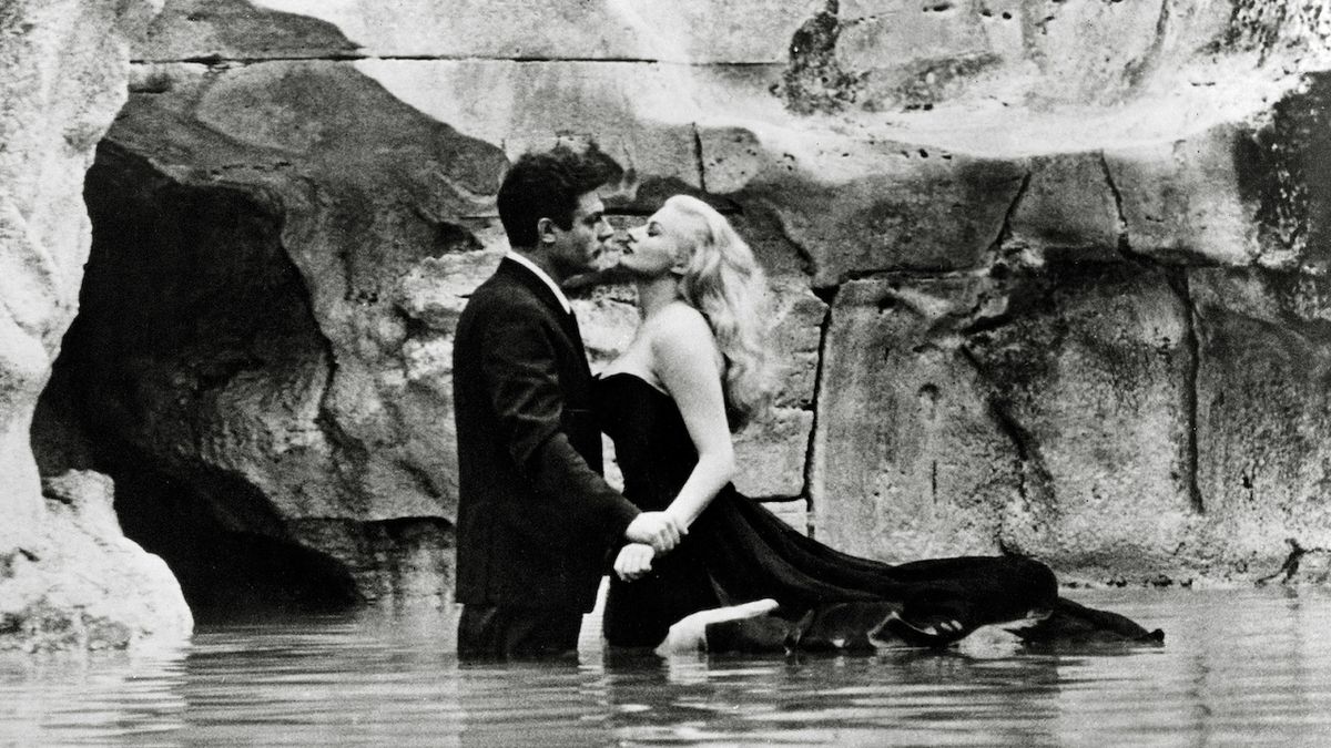 Film Sladký život a jedna z nejslavnějších scén. Marcello Mastroianni a Anita Ekbergová.