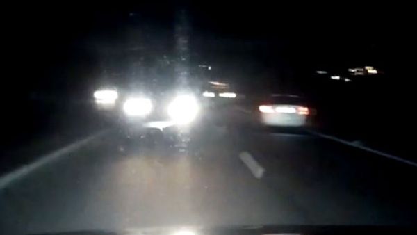 Neznámý řidič na Chomutovsku uháněl v protisměru
