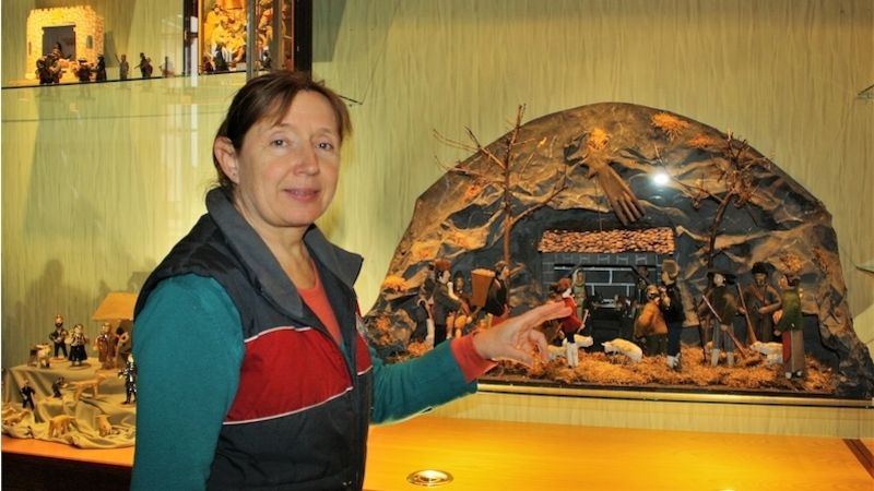 Na snímku etnografka Vlastivědného muzea Dr. Hostaše v Klatovech Mgr. Ivana Sieberová 
