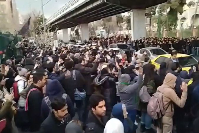 BEZ KOMENTÁŘE: Protesty v Teheránu