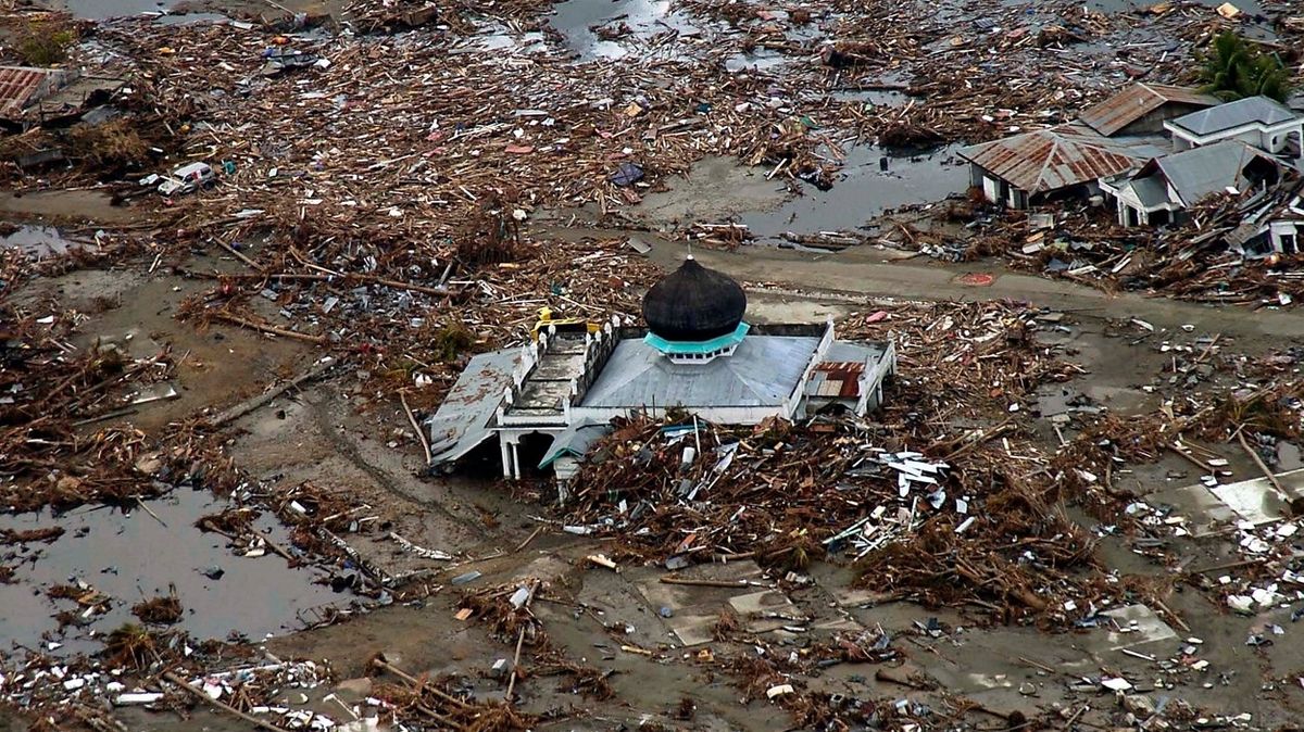 Ostrov Sumatra po ničivé vlně tsunami v prosinci 2004