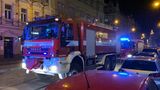 Požár kuchyně v Holešovicích zablokoval provoz tramvají