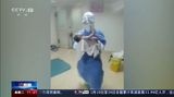 Lékaři ve Wu-chanu císařským řezem uspíšili porod ženy s podezřením na koronavirus