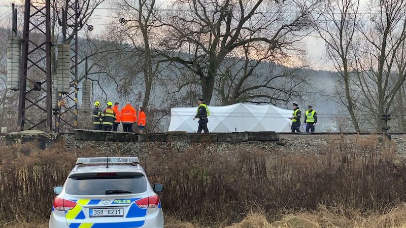 Vlak u Prahy zabil muže