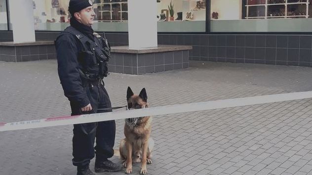 Stovky lidí vyhnal z obchodů v centru Zlína anonym