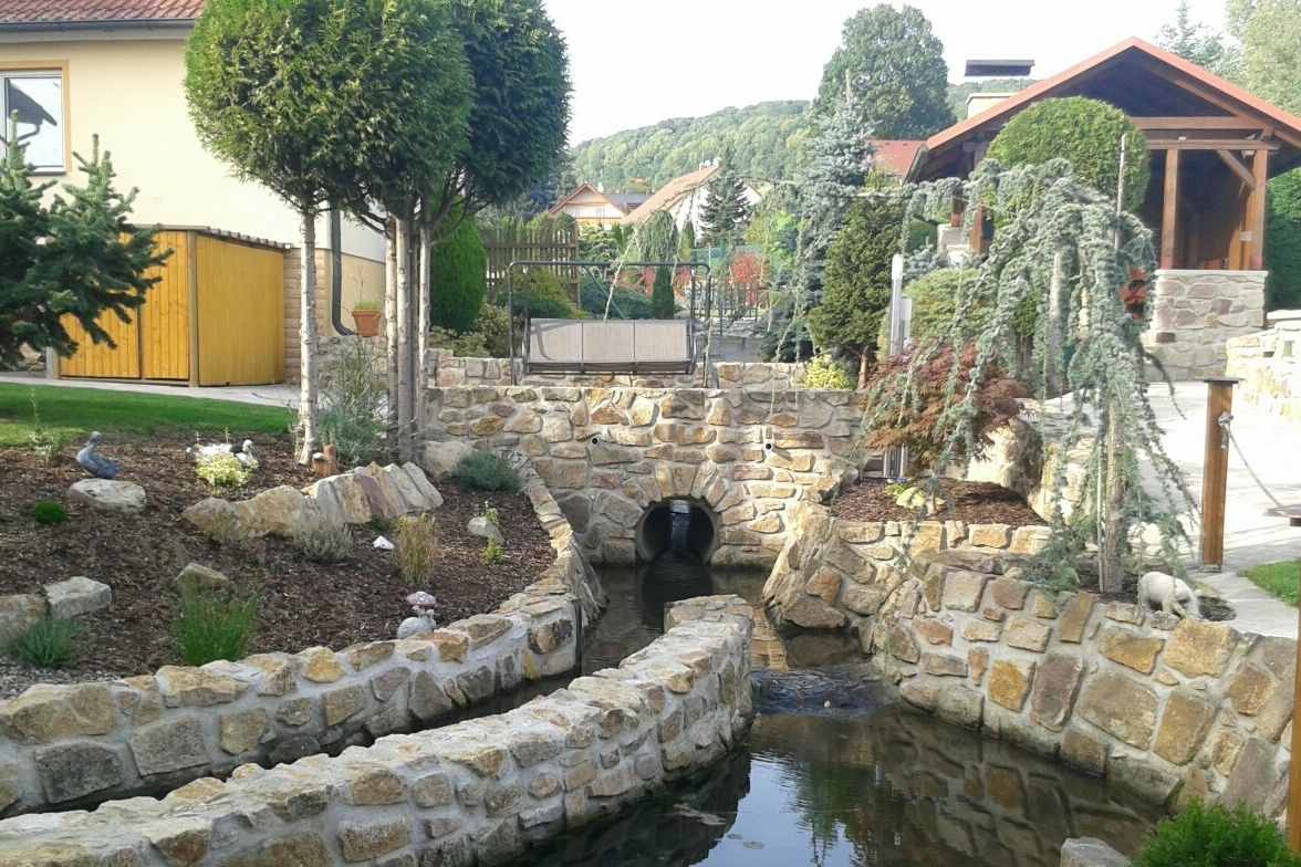 Kámen a voda, dva hlavní prvky zahrady.