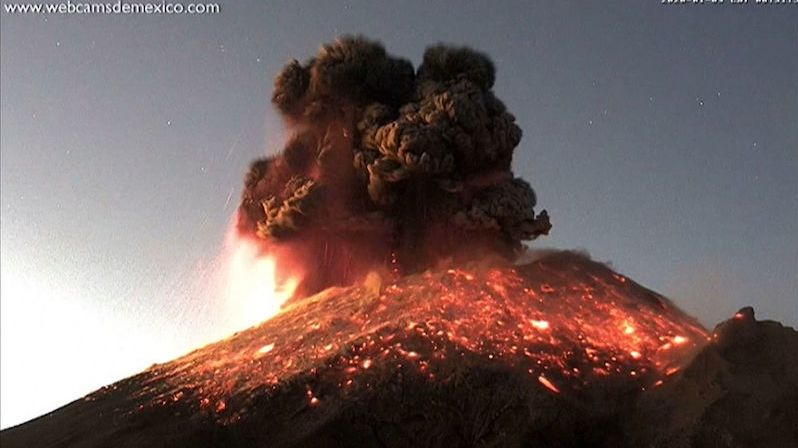 V Mexiku soptí vulkán Popocatepetl, dým vystoupal do tří kilometrů