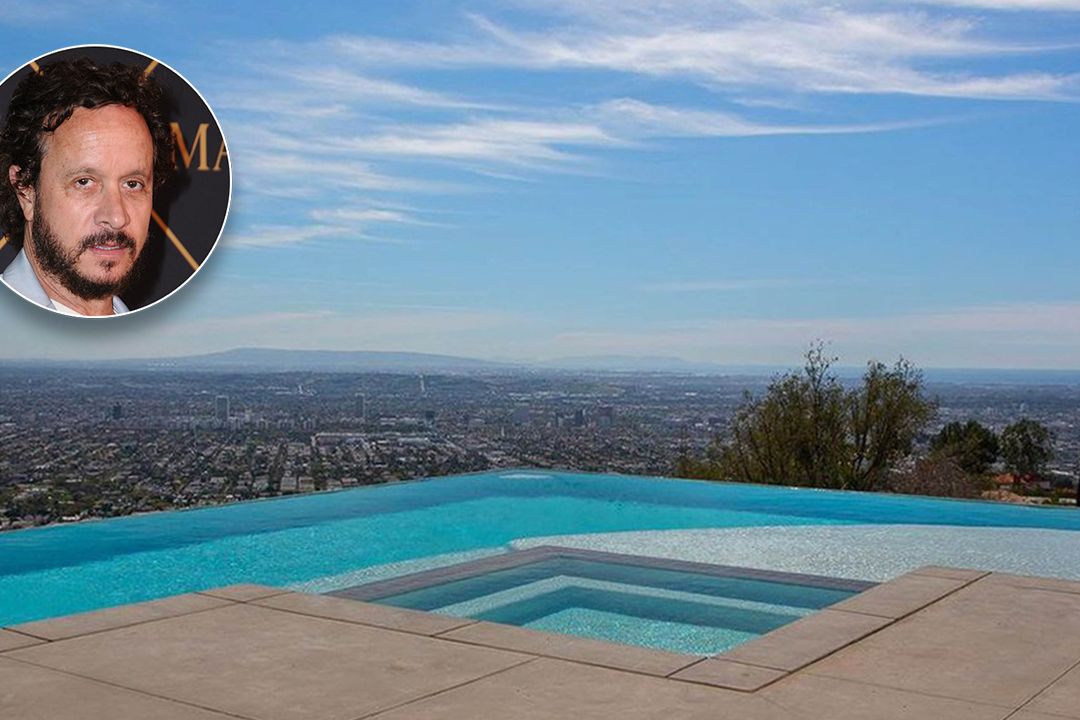 Americký komik Pauly Shore prodává dům s nádherným nekonečným bazénem.