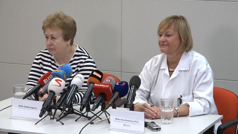 Češi držení v karanténě kvůli koronaviru opustili Bulovku
