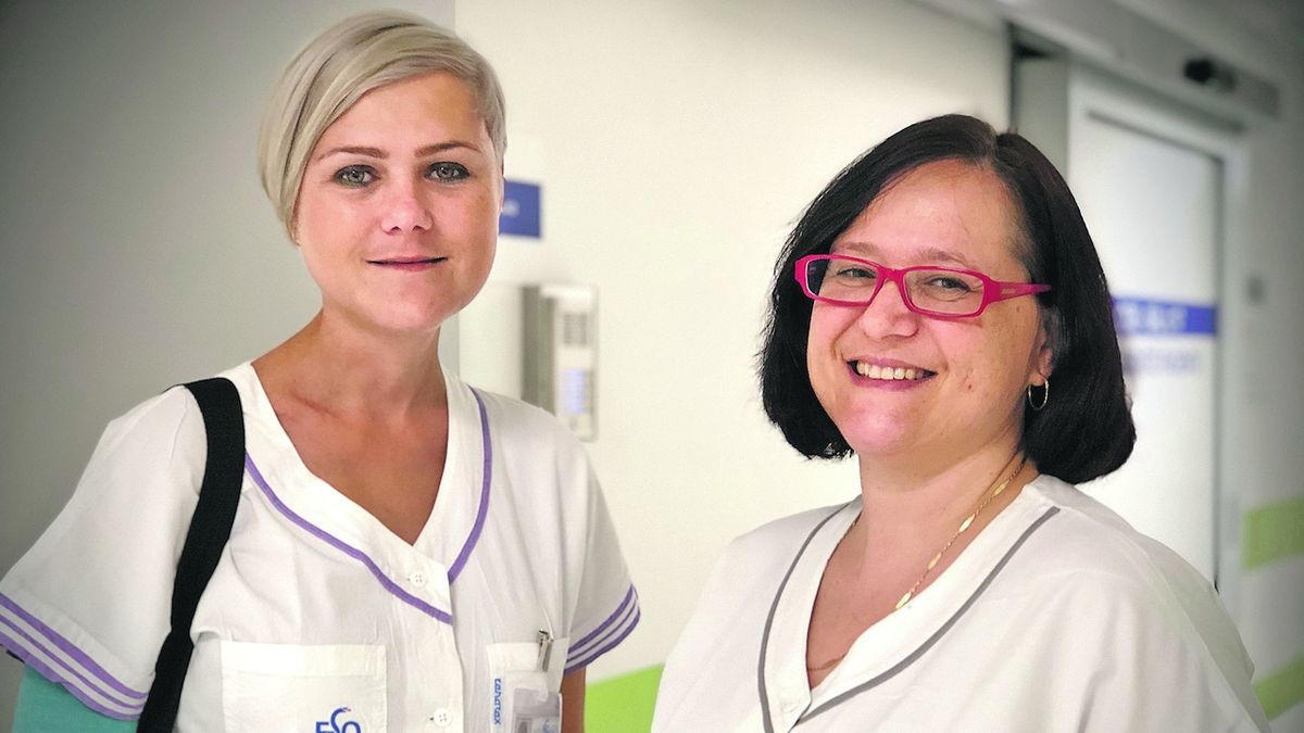 Sestřičky Hana Mittáková (vlevo) a Petra Gombalová se staly prvními prsními konzultantkami ve Fakultní nemocnici Ostrava.