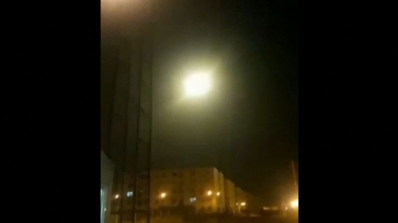 Definitivní důkaz? Video údajně ukazuje sestřelení boeingu íránskou raketou