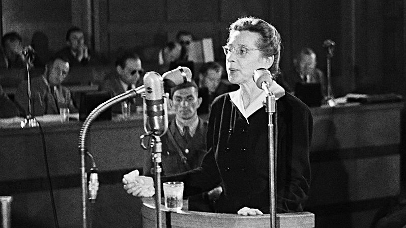 Milada Horáková před soudem na Pankráci