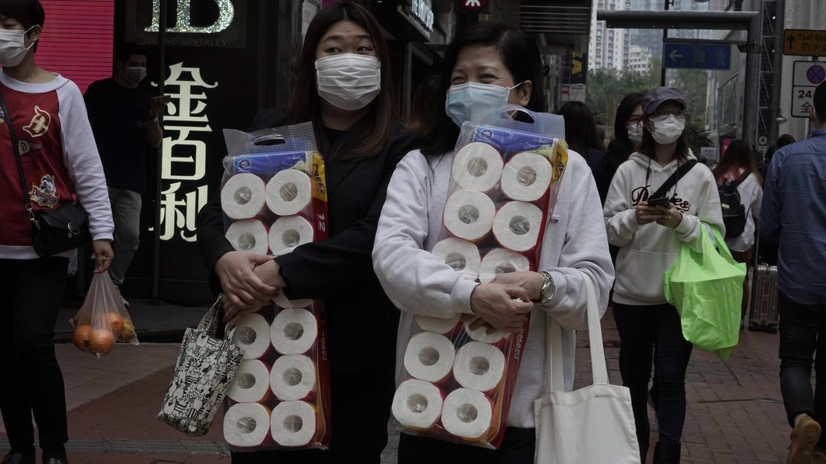 Ženy v Hongkongu koupily toaletní papír