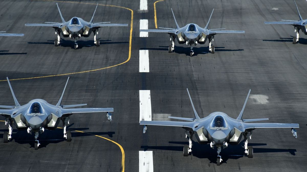 Americké letectvo uzemnilo většinu svých F-35, omezeny jsou i lety eurofighterů
