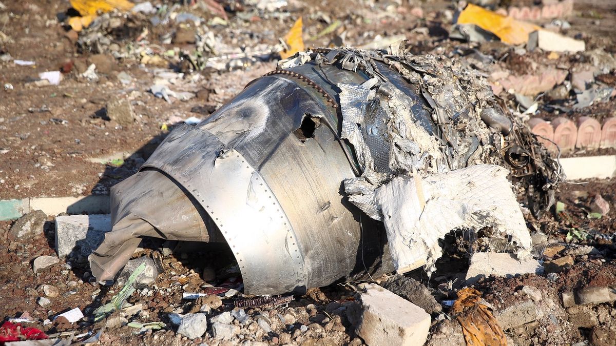 Trosky ukrajinského letadla, které se ve středu zřítilo poblíž íránského hlavního města Teheránu