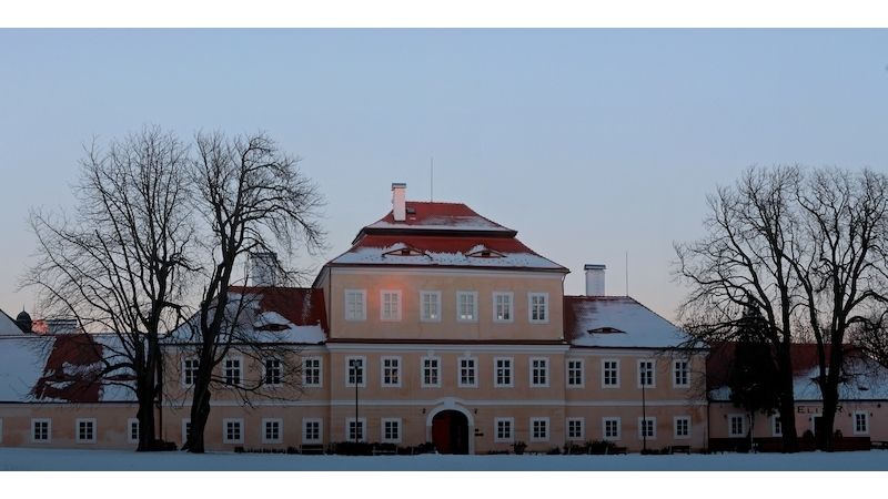 Současná redakce Krušnohorských novin pracuje od roku 2015 na zámku Litvínově. 