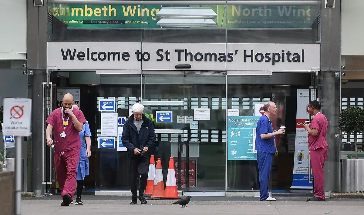 Nemocnice St. Thomas, kde má být premiér hospitalizován.