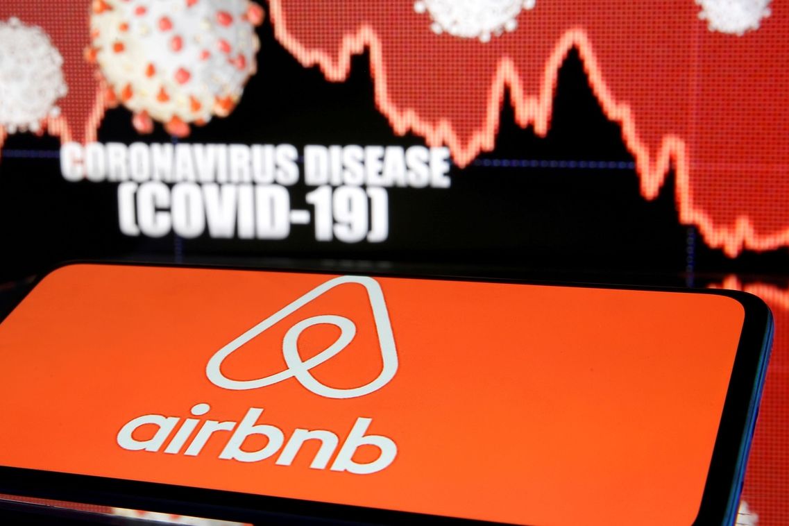 V důsledku aktuální situace na začátku dubna Airbnb snížilo svůj odhad vlastní tržní hodnoty o 16 procent na 26 miliard dolarů (650 miliard korun).