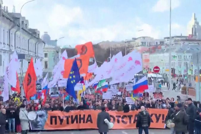 Protest v Moskvě při připomínce výročí vraždy Borise Němcova 