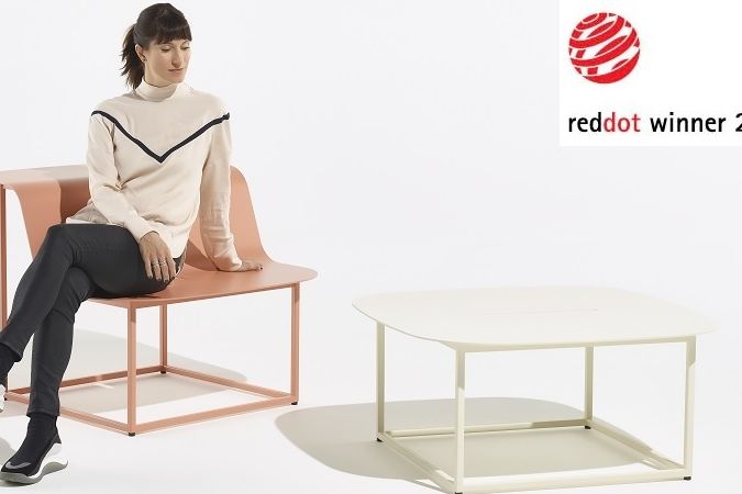 Mladá designérka Lucie Koldová získala loni i hlavní cenu pražského festivalu Designblok. Letos má za nábytek s názvem Manta ocenění Red Dot.