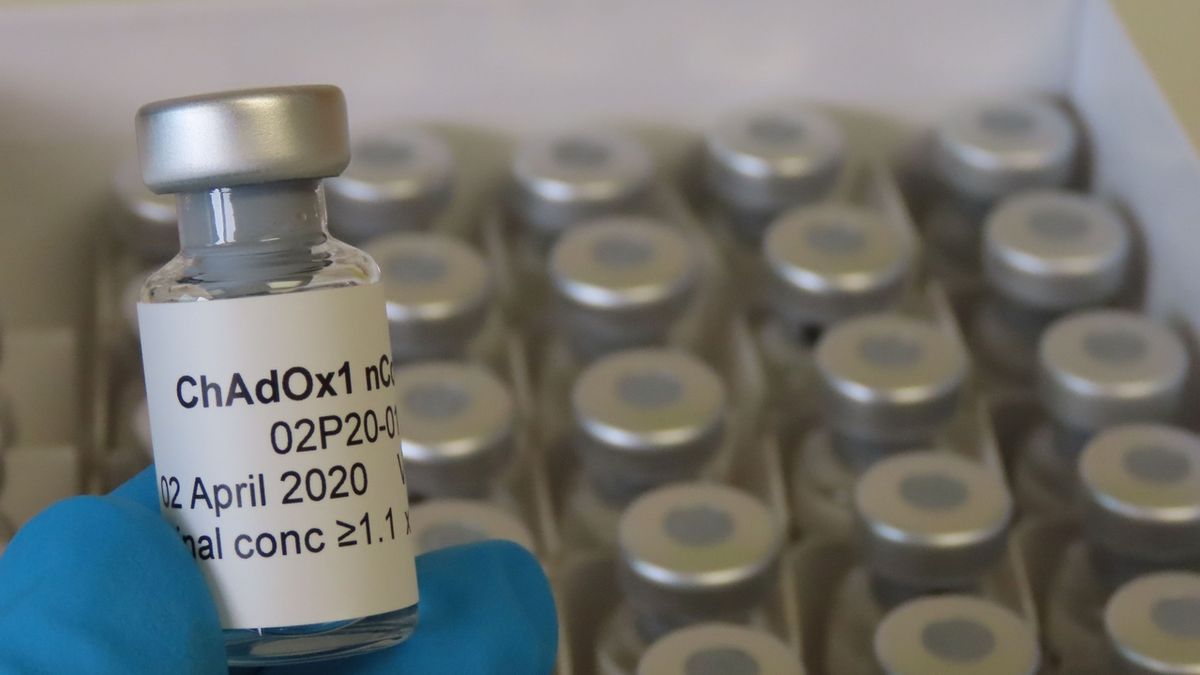 Balení britské vakcíny ChAdOx1 vyvinuté v Oxfordu 