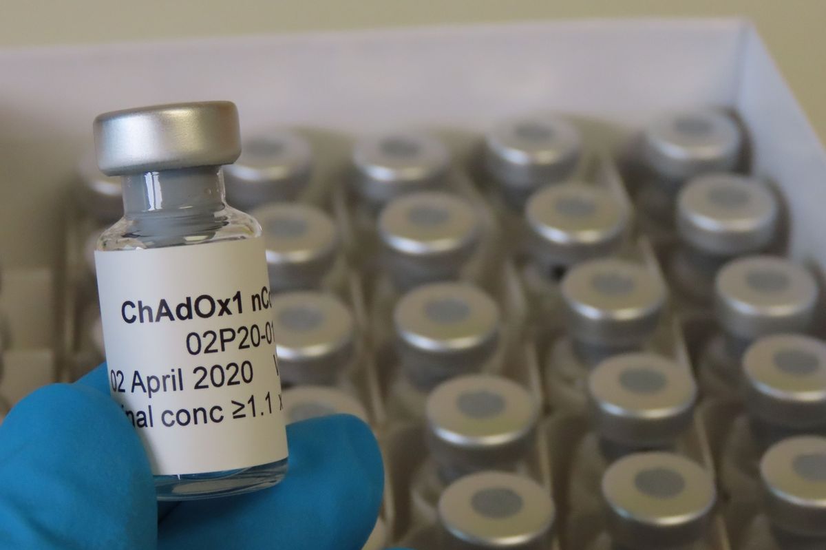 Balení britské vakcíny ChAdOx1 vyvinuté v Oxfordu 