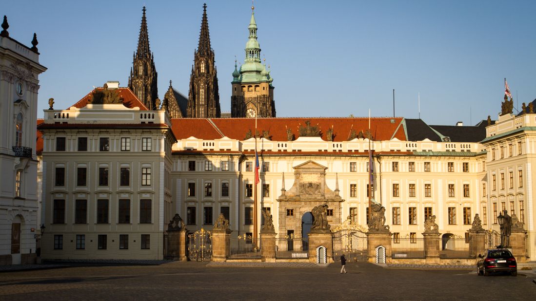 Po vyhlášení nouzového stavu se vylidnil také Pražský hrad