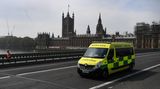 Lidé umírají doma, kvůli koronaviru se bojí do nemocnice, varují britští lékaři