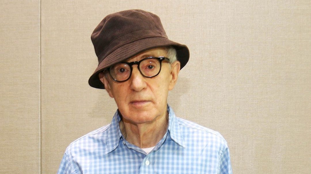 Proti Woodymu Allenovi demonstrovali zaměstnanci nakladatelství