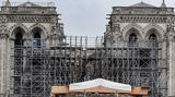 Notre-Dame zůstává rok od požáru pod lešením. Rekonstrukci brzdí i koronavirus